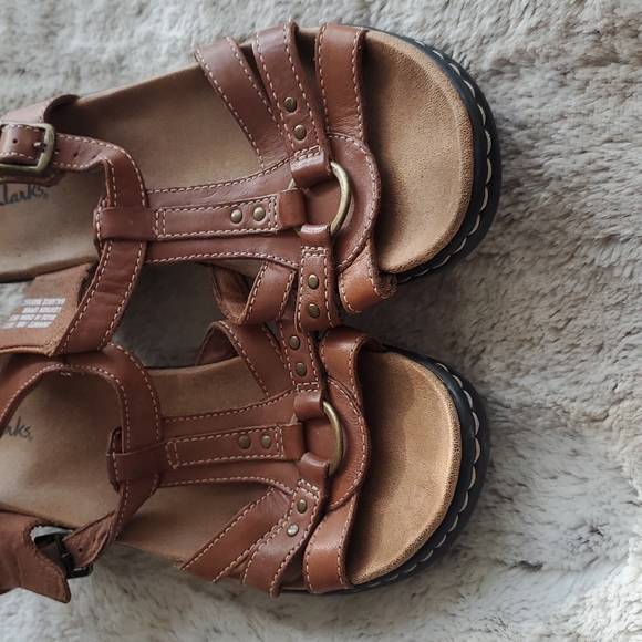 Clarks Light Brown Leather Strapey Heeled Sandals Ankle Buckle Size 10M - Picture 2 of 7